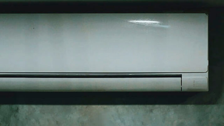 Pintar el aire acondicionado ayuda a esconderlo